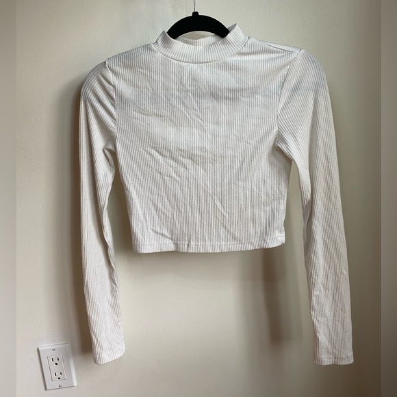 White Mock Neck Cropped Long Sleeve Top ( size S ) - Picture 1 of 3